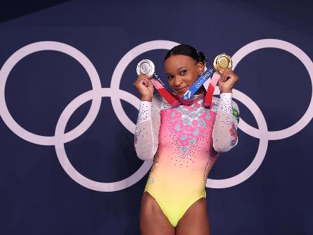 Grávida de 9 meses, indiana ganha medalha inédita em Olimpíada de