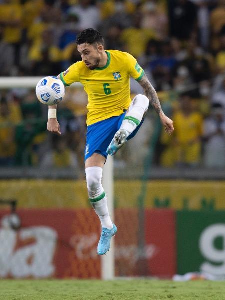 Alex Telles durante o jogo da seleção brasileira - Lucas Figueiredo/CBF