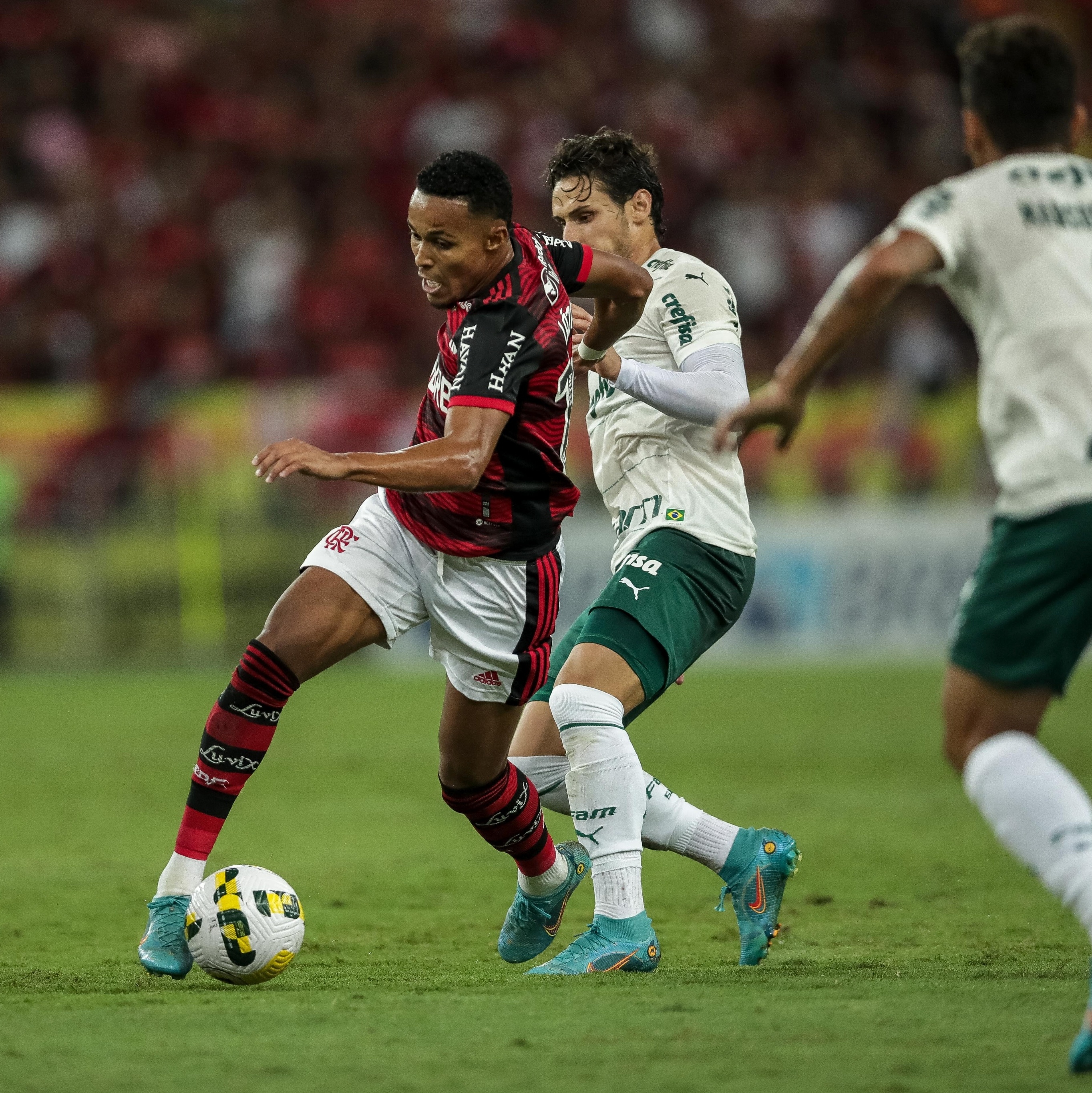 Flamengo e Palmeiras fazem jogo equilibrado e empatam no Maracanã