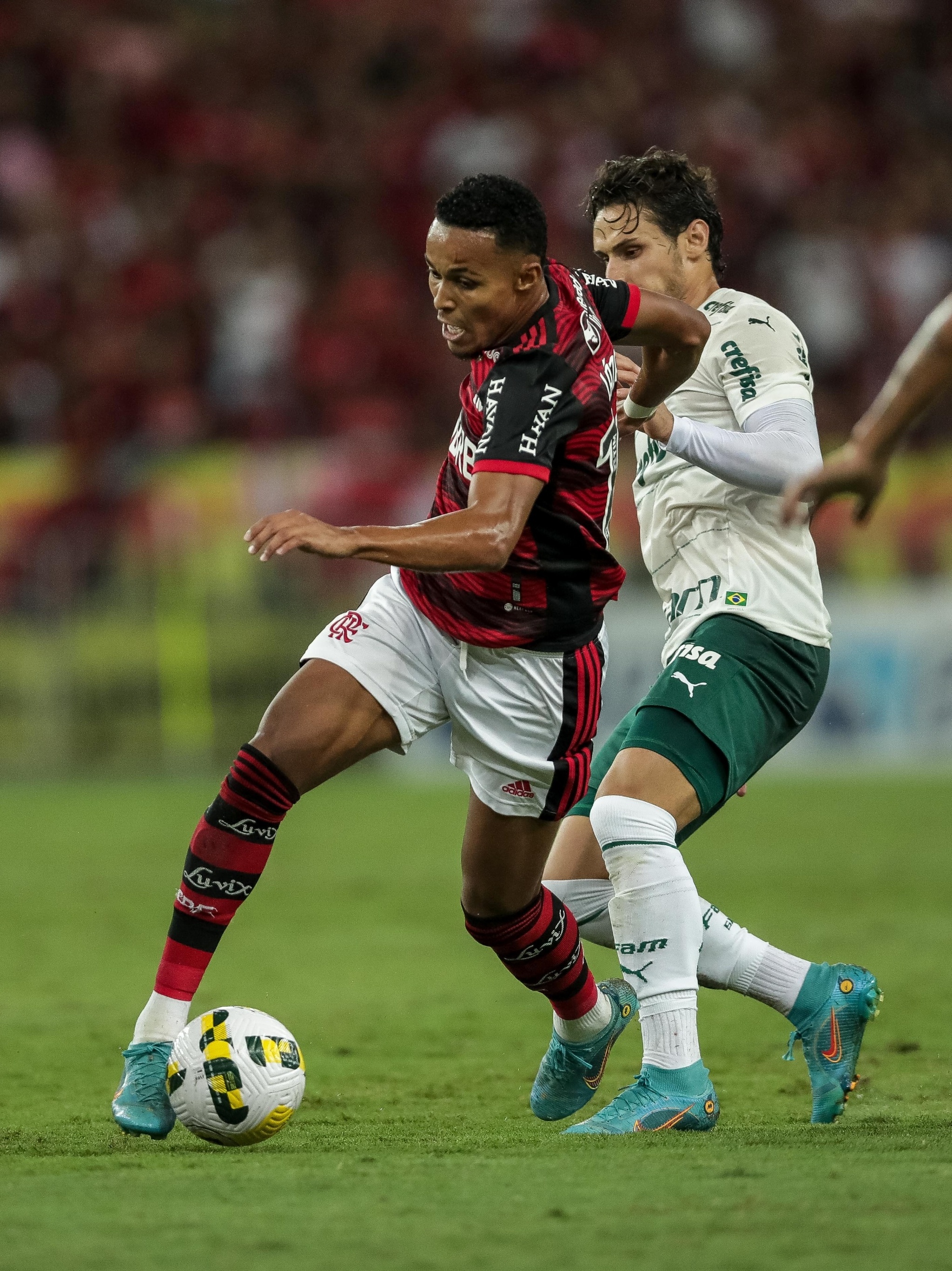 Flamengo e Palmeiras fazem bom jogo no Maracanã, mas empatam sem