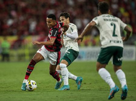 Ele está se destacando no futebol russo, e agora é disputado por Flamengo e  Palmeiras