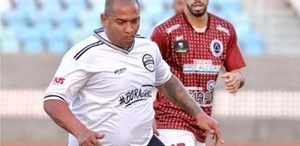 Walter faz publicação sem camisa e não esconde: Meu peso é muito louco;  atacante busca recuperação no Athletico