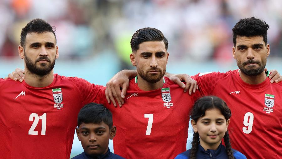 Jogadores do Irã ficam em silêncio durante hino do país no jogo contra a Inglaterra - Fadel Senna / AFP