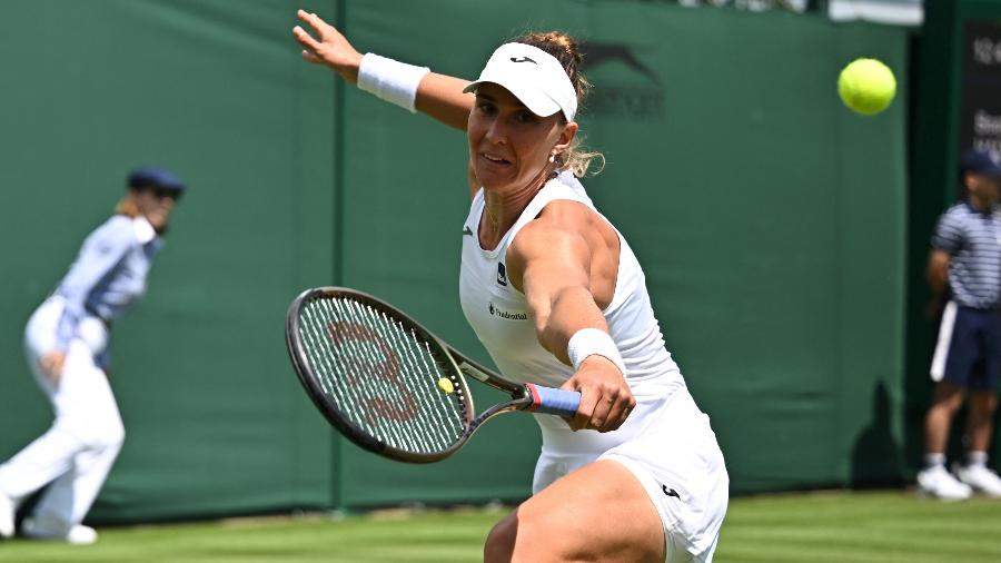 Após início ruim e adiamento de jogo, Bia Haddad estreia com vitória em  Wimbledon