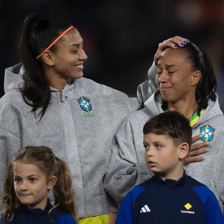 Jogadoras da seleção brasileira se emocionam durante hino nacional em jogo contra o Panamá pela Copa do Mundo feminina