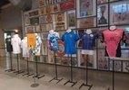 Camisas de times de várzea enviadas para a TV Globo vão a exposição em SP