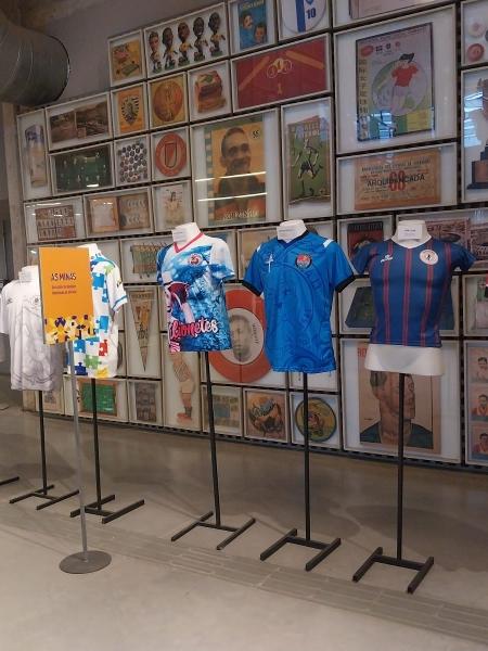 Camisas de times de várzea recebidas pelo 'Bom Dia São Paulo', da TV Globo, são tema de exposição no Museu do Futebol