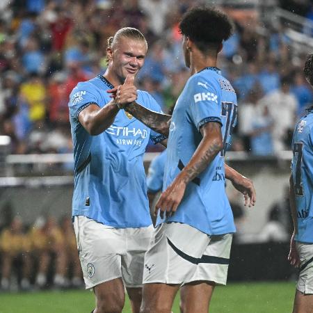 Haaland e O'Reilly comemoram gol durante Barcelona x Manchester City