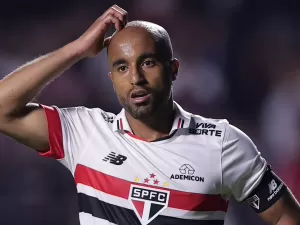 São Paulo deve poupar contra Botafogo por gramado sintético, diz Belmonte