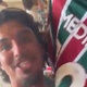 Gabriel Medina ganha camisa do Fluminense e brinca: 'Pode contratar'