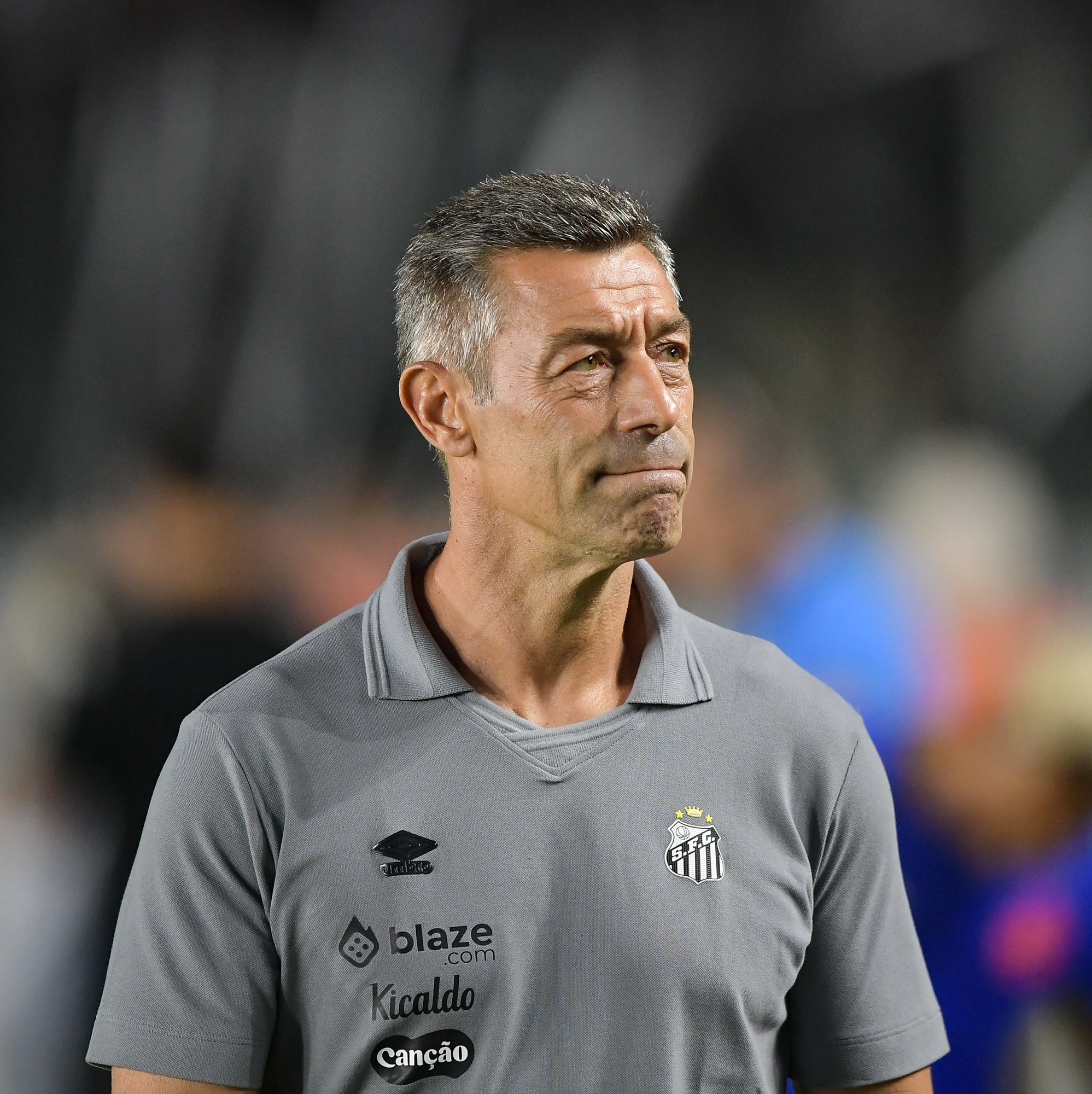 Santos: Fifa marca julgamento após Pedro Caixinha não receber multa
