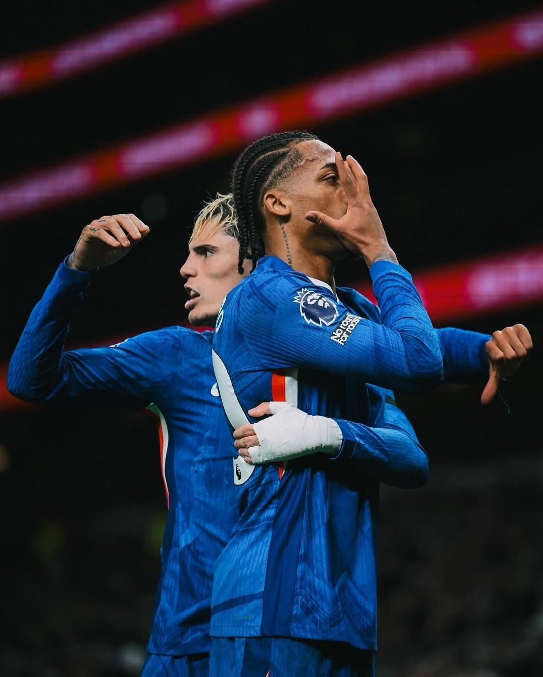 Chelsea vence Tottenham por 1 a 0 em duelo eletrizante da Premier League no Tottenham Hotspur Stadium