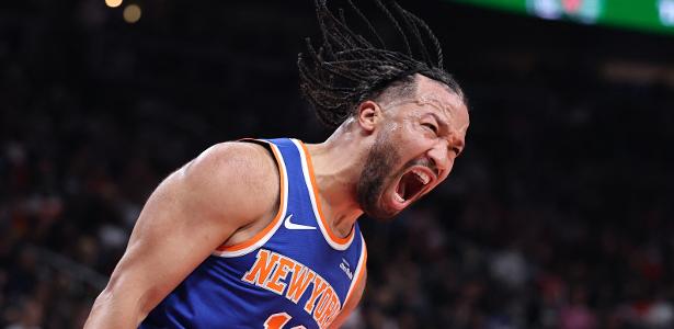 Knicks Dominate Hawks: Historic Playoff Win & Semifinals Bound!