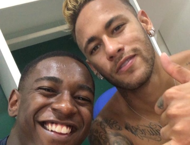 Jhonny Lucas ao lado de Neymar: propostas para deixar o Paraná em 2019 - Arquivo pessoal