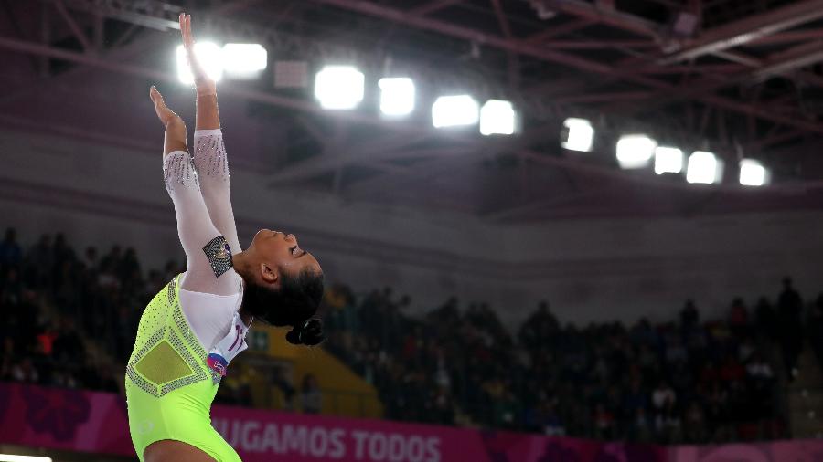 Carolyne Pedro se apresenta no primeiro dia da ginástica artística do Pan de Lima - REUTERS/Ivan Alvarado