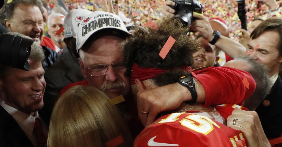 Patrick Mahomes comemora título do Kansas City Chiefs no Super Bowl 54