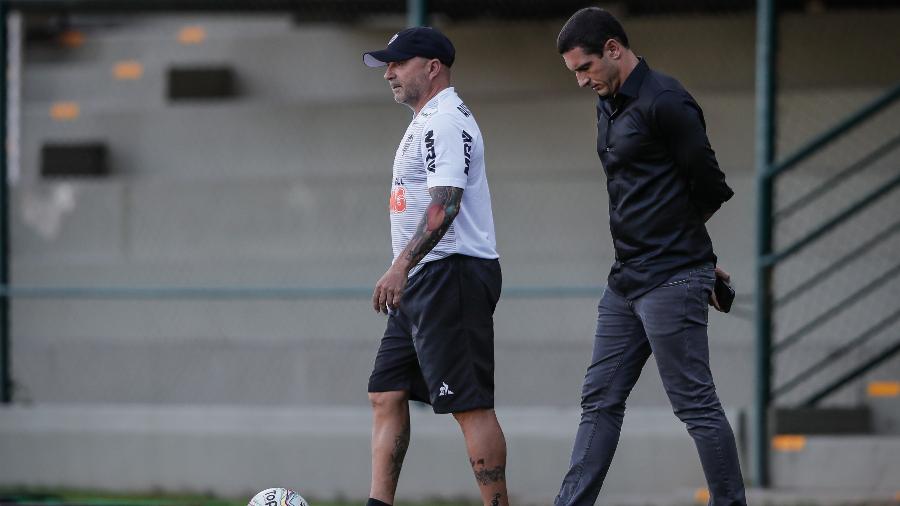 Jorge Sampaoli, treinador do Atlético-MG, ao lado de Gabriel Andreata, gerente desportivo do clube - Bruno Cantini/Atlético-MG/Divulgação
