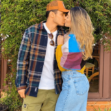 Bruna Santana e Raphael Veiga posam juntos  - Reprodução/Instagram