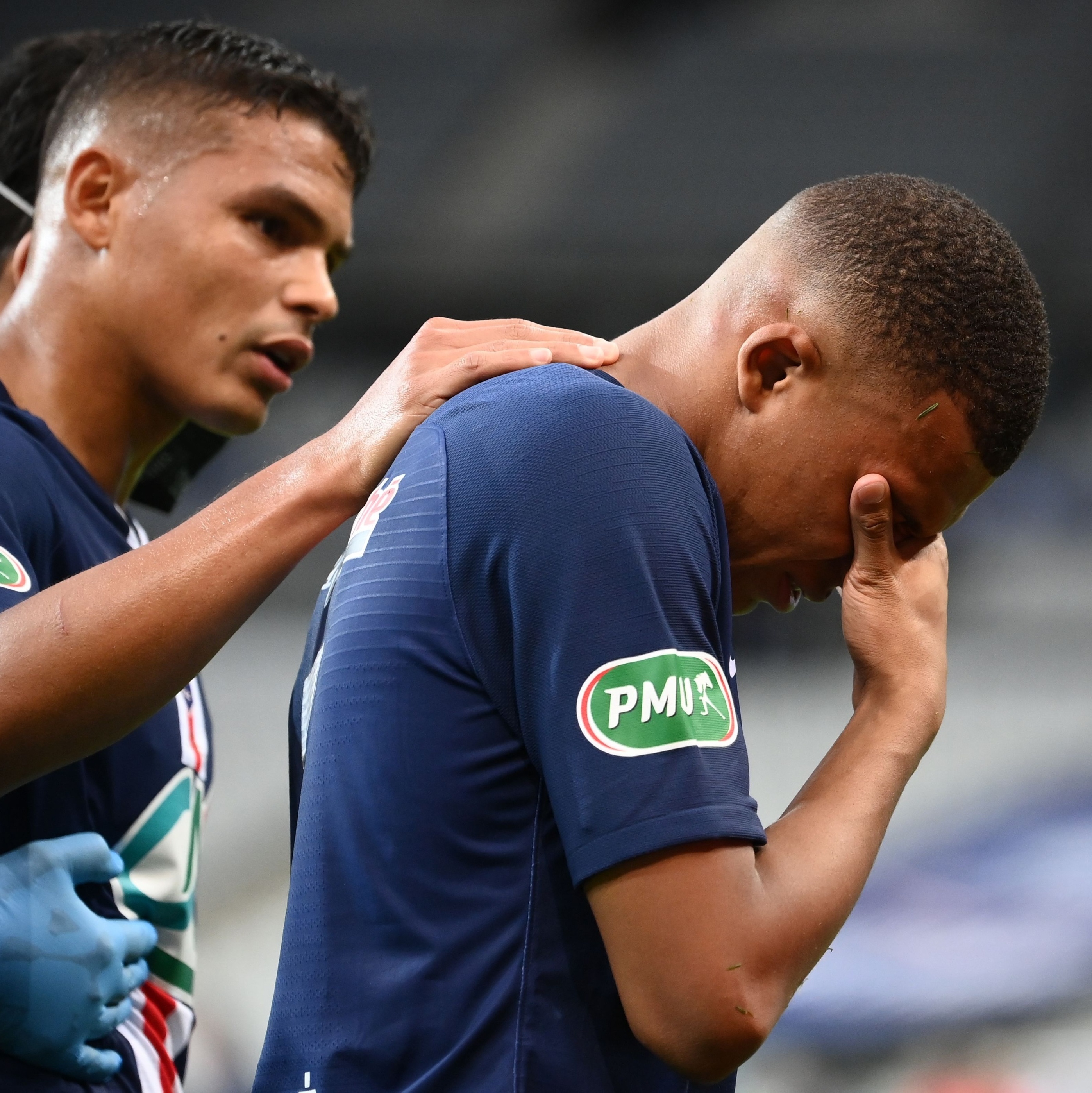 Mbappé marca, mas Lille arranca empate no fim e interrompe série