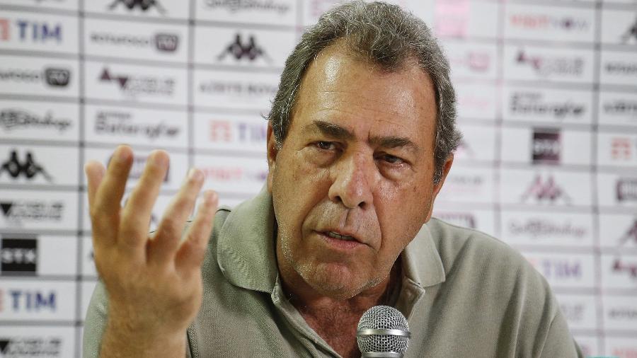Ex-presidente e membro do comitê gestor do futebol do Botafogo, Carlos Augusto Montenegro queria dirigir o time em jogo - Vitor Silva/Botafogo