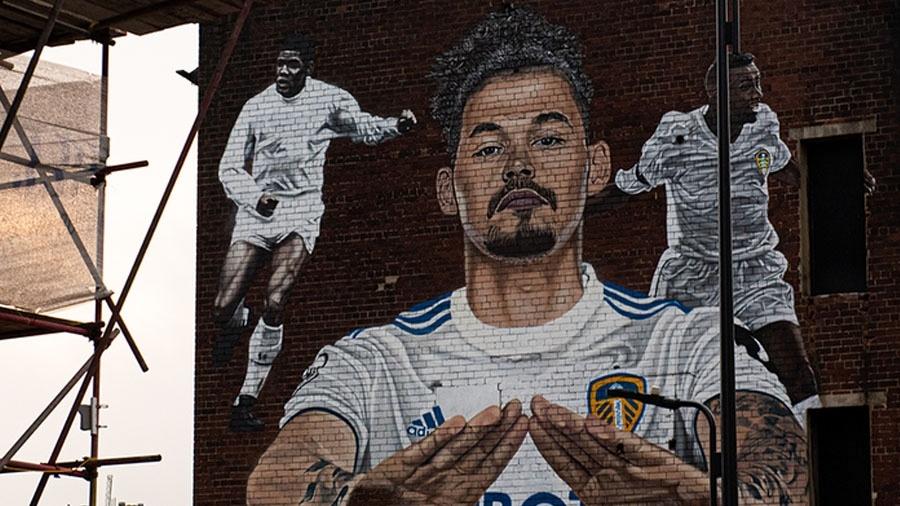 Leeds United inaugura mural em homenagem a ídolos negros - Divulgação/Leeds United