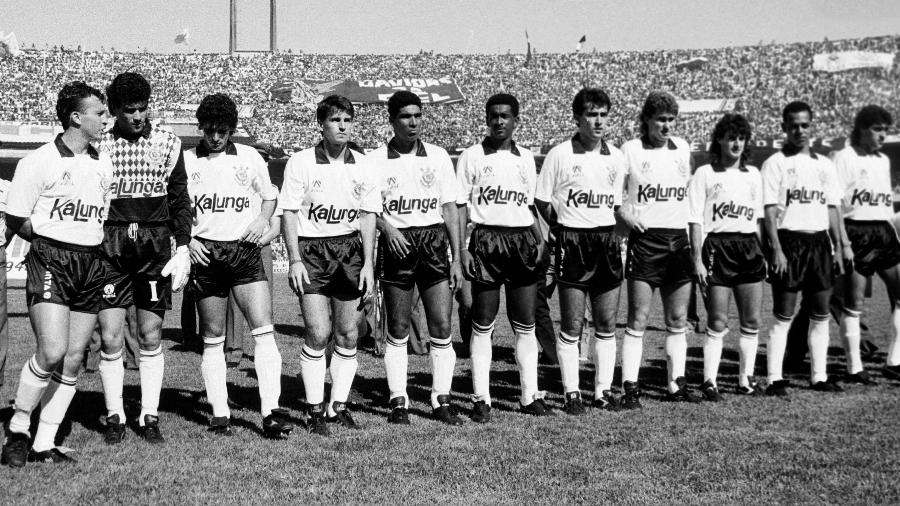 Da esquerda: Neto; Ronaldo, Márcio Bittencourt, Giba, Jacenir, Guinei, Marcelo Dijian, Wilson Mano, Tupanzinho, Mauro e Fabinho. - FÁBIO M. SALLES/ESTADÃO CONTEÚDO/AE