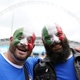 Torcedores italianos pintam o rosto em frente ao Wembley antes da final da Eurocopa contra a Inglaterra - Zac Goodwin/PA Images via Getty Images