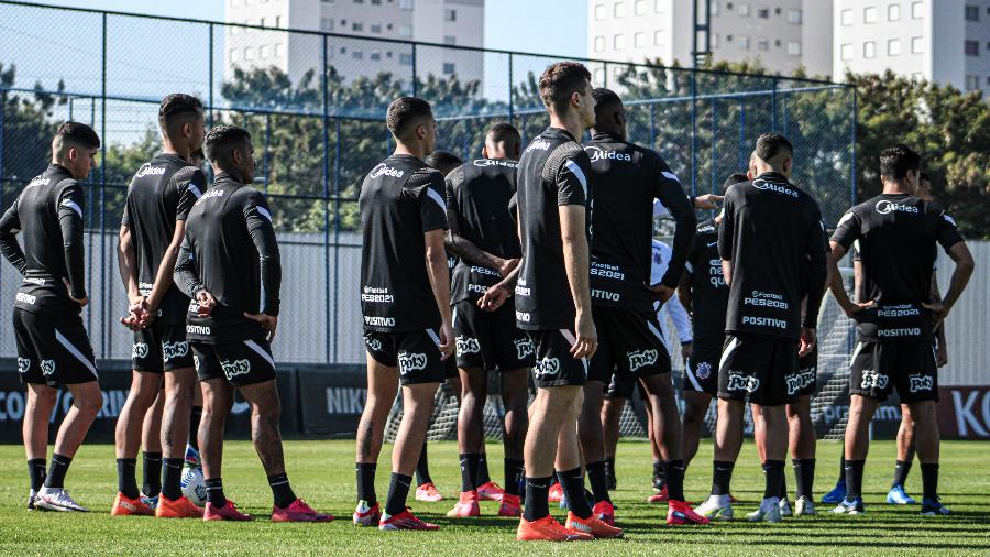 Reservas do Corinthians trabalharam fundamentos com o técnico Sylvinho  - Rodrigo Coca/ Ag. Corinthians 