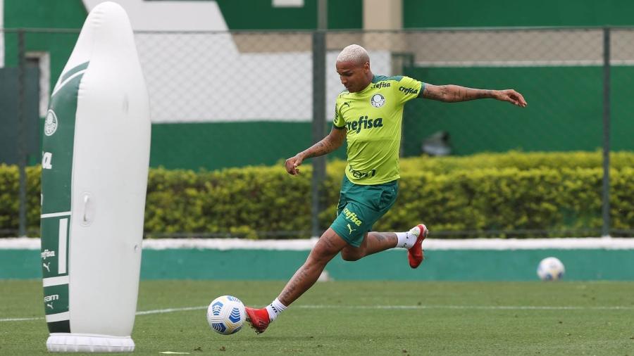 Deyverson, do Palmeiras, durante treino na Academia de Futebol - Cesar Greco/Palmeiras