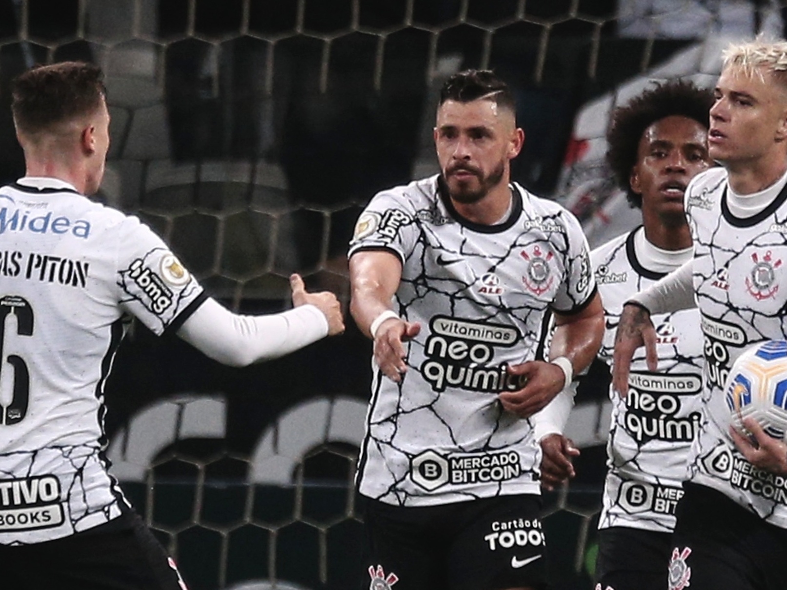 Giuliano avalia empate do Corinthians e reconhece momento