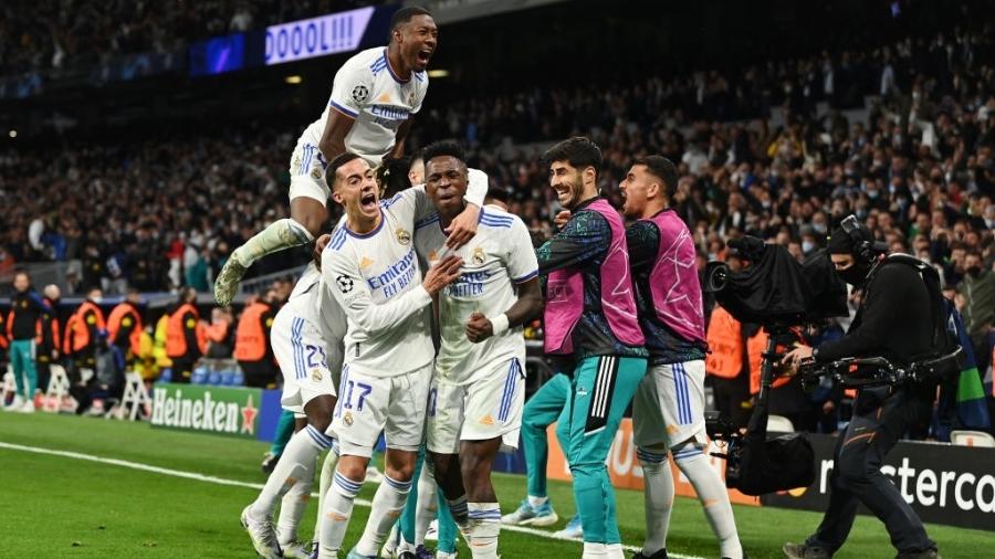 Vinícius Jr.comemora gol da classificação do Real Madrid sobre o Chelsea na Liga dos Campeões - David Ramos/Getty Images