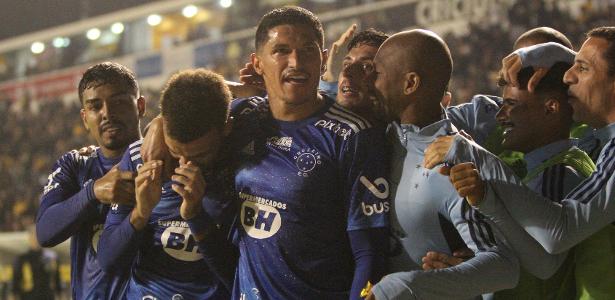 En multitudinario partido de VAR, Cruzeiro derrotó a Criciuma y se mantuvo en cabeza