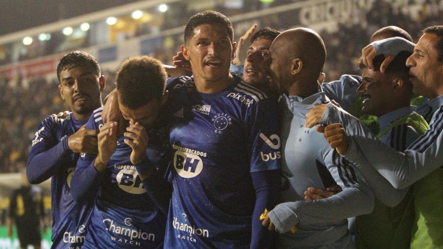 Jajá, do Cruzeiro, celebra gol marcado contra o Criciúma em jogo da Série B - Beno Kuster Nunes/AGIF