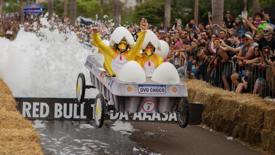 A equipe Ovo Choco, de Nazaré Paulista-SP, chamou a atenção de quem acompanhou o Red Bull Ladeira Abaixo - Alípio Loyola/Red Bull Content Pool