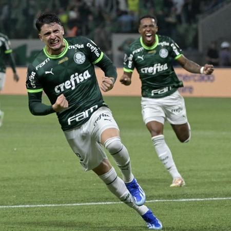 Piquerez, do Palmeiras, comemorando o gol diante do Boca Juniors pela semifinal da Libertadores