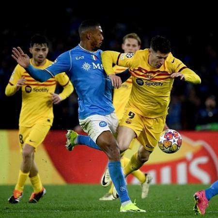 Napoli e Barcelona fizeram deulo equilibrado pelas oitavas de final da Liga dos Campeões da Europa - Filippo MONTEFORTE / AFP