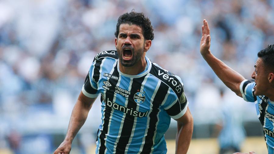 Diego Costa comemorando o gol do Grêmio diante do Juventude