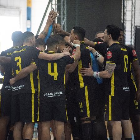 Praia Clube durante disputa do Centro Sul-Americano de Handebol