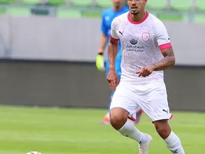 Ex-zagueiro do Corinthians 'comanda' Al Duhail à liderança na Liga do Catar