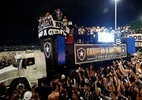 Jogadores do Botafogo desfilam pelo RJ após conquista da Libertadores