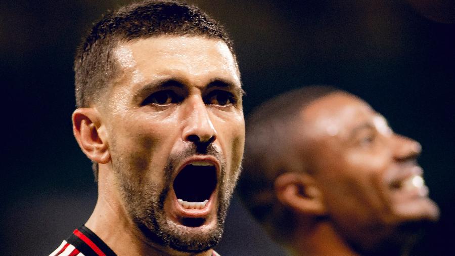 Arrascaeta comemora um de seus gols pelo Flamengo 