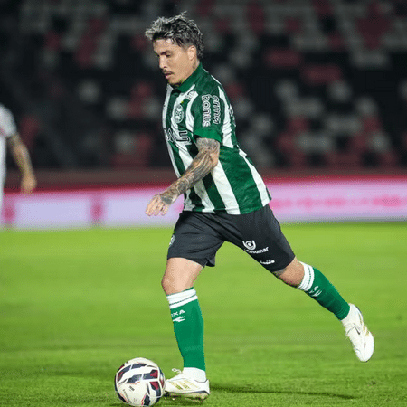 Josué em ação pelo Coritiba Josué em ação pelo Coritiba