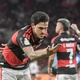 Flamengo supera Vit&oacute;ria na Copa do Brasil e segue 100% h&aacute; 6 jogos