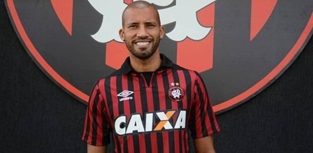 Kadu, zagueiro do Atlético-PR, jogará no Grêmio nesta temporada - Divulgação/Atlético-PR