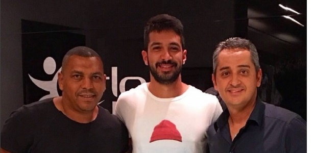 Ex-vascaíno Luan, atualmente no Palmeiras, ao lado do empresário Carlos Leite (à direita) - Reprodução/Instagram