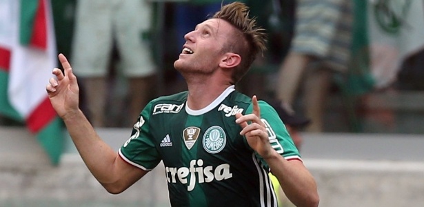 Fabiano marcou o gol que garantiu o título do Palmeiras diante da Chapecoense - REUTERS/Paulo Whitaker