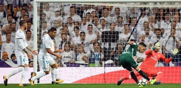 Sanabria chuta, supera Navas, mas Carvajal salva o Real Madrid - AFP PHOTO / GABRIEL BOUYS - AFP PHOTO / GABRIEL BOUYS
