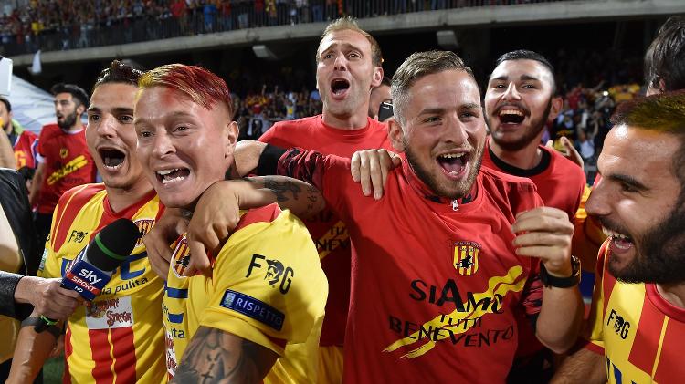 Jogadores do Benevento comemoram acesso à Série A: dois acessos em dois anos - Giuseppe Bellini/Getty Images - Giuseppe Bellini/Getty Images