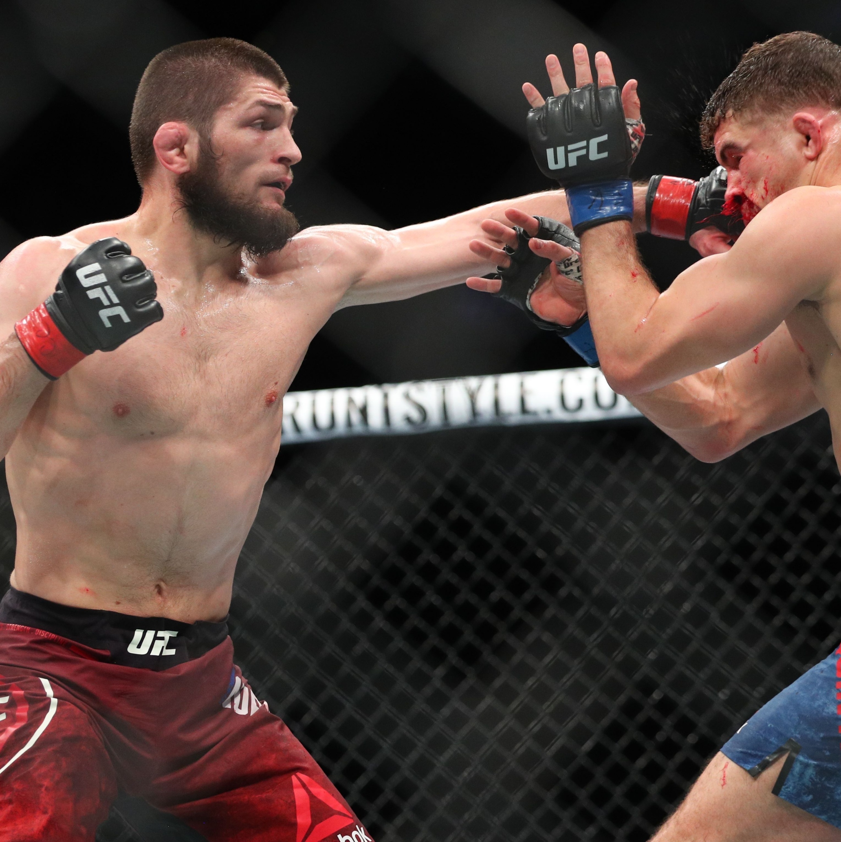 Nurmagomedov e Tony Ferguson disputam cinturão interino no UFC 209