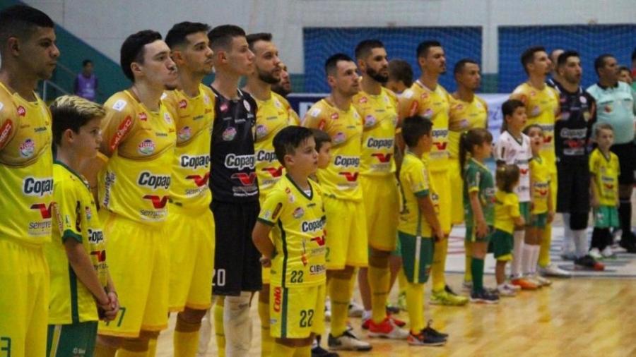 Jogadores do Copagril Futsal antes de partida  - Divulgação